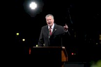 متظاهرون معارضون لترامب يحتشدون في نيويورك