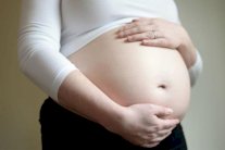 عدم تناول الفيتامينات أثناء الحمل يؤخر الطفل في المدرسة