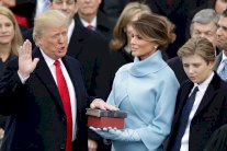 وجه ترامب يشي بأسلوبه في قيادة أميركا