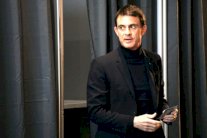 مانويل فالس... سياسي فرنسي يحلم بتحديث اليسار