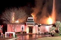 تداعيات قرارات ترامب: إحراق مسجد في تكساس