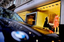 إدارة الضرائب البريطانية تعامل الأثرياء معاملة تفضيلية