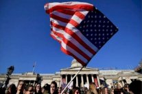 200 ألف وقعوا على التماس لمنع ترامب من زيارة بريطانيا