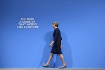 شبح مارغريت تاتشر يطارد تيريزا ماي