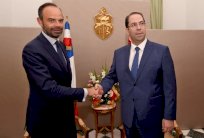 رئيس الوزراء الفرنسي يشيد ب