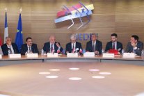 25 شركة فرنسية تستعد للمساهمة في اعادة اعمار العراق