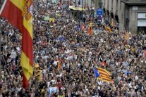 متظاهرون في برشلونة يطالبون بـ 