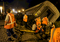 19 قتيلا على الاقل في تصادم قطار وحافلة في روسيا