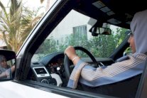 قيادة السعوديات للسيارة يسيل حبرا اضافيا في الصحافة