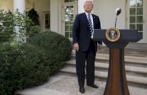 ترمب: برنامج اوباماكير للرعاية الصحية انتهى