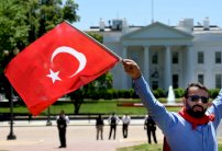 أنقرة تطالب واشنطن بالغاء قرارها وقف منح التأشيرات