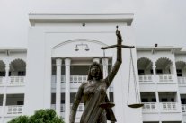 اتهام كبير قضاة بنغلادش بالفساد إثر مغادرته إلى أستراليا