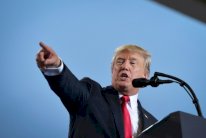 ترمب يعلن استراتيجيته حول الاتفاق النووي مع إيران