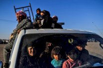 مقتل 16 مدنيا بينهم اطفال بغارات على دير الزور