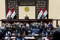 البرلمان لإحالة 14 نائبًا كرديًا شاركوا بالاستفتاء إلى القضاء