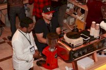 السعوديون يحيون أسبوع القهوة العالمي كواجهة للثقافة العربية