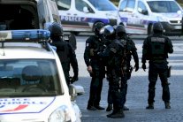 فرنسا تحبط هجومًا يستهدف مساجد ومهاجرين