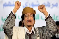 القذافي حاول تجنيد مبارك لاغتيال السادات بضربة جوية