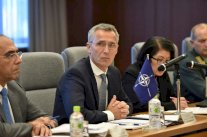 ستولتنبرغ يدعو الى