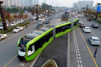 أول قطار ذكي في العالم من دون سكك حديدية