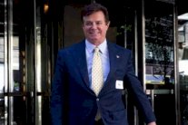 واشنطن تتهم المدير السابق لحملة ترمب بالتآمر ضدها