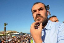 القاضي يطرد الزفزافي من قاعة المحاكمة ويؤجّلها أسبوعًا