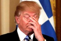 جهود عزل ترمب تتصاعد وبانون يتوقع 