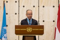 بالصور المتناقضة... ماذا يشبه السلام؟