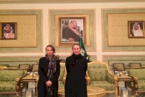 الصحافيتان الفرنسيتان المختطفتان تصلان الرياض