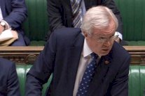 حكومة ماي تقدم تنازلات بشأن بريكسيت