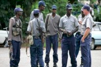 ضباط في جيش زبمبابوي: لا انقلاب وموغابي بخير