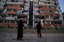 روحاني يعد باعادة اعمار سريعة للمناطق المنكوبة من جراء الزلزال