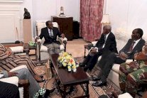 موغابي يظهر في أول صورة