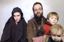 سجينة أميركية سابقة لدى طالبان تتحدث عن وحشية محتجزيها