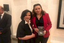 الكاتبة المغربية سناء العاجي تتحدث عن النساء في جغرافيات مسيّجة