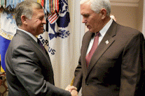 عاهل الأردن يحادث أركان إدارة ترمب