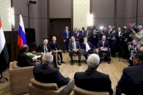 البشير يطلب دعما عسكريا روسيا لمواجهة أميركا