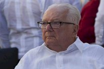 وفاة حليف كاسترو المفكر الكوبي أرماندو هارت