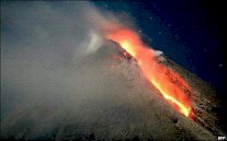 تصاعد الدخان من بركان بالي للمرة الثانية خلال أسبوع