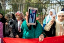 اسر مهاجرين محتجزين في ليبيا يتظاهرون في الرباط