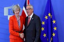 يونكر يخشى سقوط ماي خلال ايام