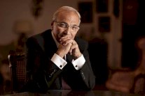 إعلان الحرب على شفيق ... بلاغ بالخيانة ومطلب بسحب الجنسية