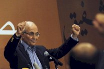 أحمد شفيق يصل إلى القاهرة قادمًا من الإمارات