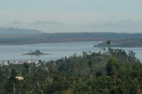 فقدان ثلاثة وفرار آلاف من منازلهم مع اقتراب عاصفة من الفلبين