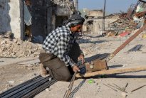 تجار المدينة القديمة في الموصل يرممون محلاتهم المدمرة