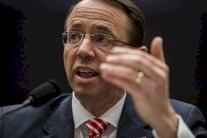 مسؤول كبير في إدارة ترمب يشكل الخطر الأكبر عليه