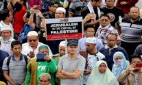 رئيس الوزراء الماليزي يقود آلاف المحتجين من أجل القدس