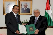 من هو الفلسطيني عدنان مجلي ومن يطرحه لقيادة السلطة الفلسطينية؟