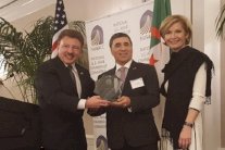 تعيين الدبلوماسي الجزائري مجيد بوقرة سفير السنة في أميركا