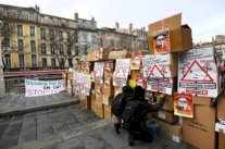 فرنسا تتشدد في سياستها للهجرة